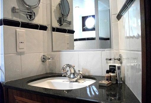 y cada baño está equipado con todos los detalles